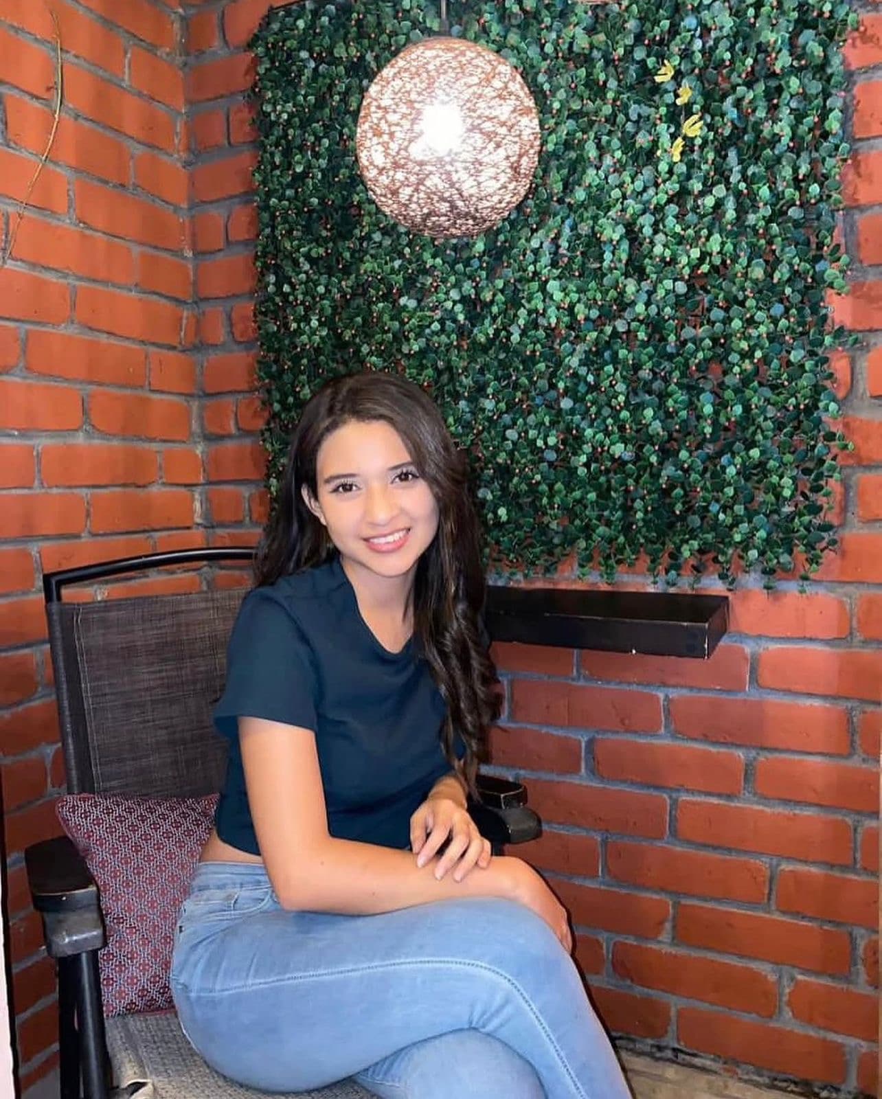 Linda Universitaria te ofrezco un sabroso servicio - 1